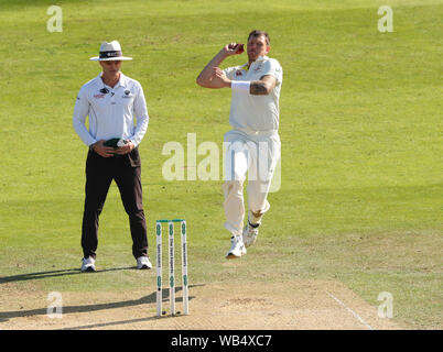 Leeds, Großbritannien. 24 Aug, 2019. James Pattinson von Australien Bowling bei Tag drei der 3 Specsavers Asche Test Match, bei Headingley Cricket Ground, Leeds, England. Quelle: European Sports Fotografische Agentur/Alamy Live News Credit: ESPA/Alamy leben Nachrichten Stockfoto