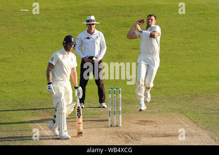 Leeds, Großbritannien. 24 Aug, 2019. James Pattinson von Australien Bowling bei Tag drei der 3 Specsavers Asche Test Match, bei Headingley Cricket Ground, Leeds, England. Quelle: European Sports Fotografische Agentur/Alamy Live News Credit: ESPA/Alamy leben Nachrichten Stockfoto