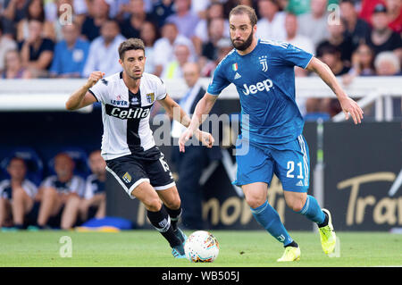 Parma, Italien. 24 Aug, 2019. Gonzalo Higuaín von Juventus Turin in der Serie A Match zwischen Parma Calcio 1913 und Juventus Turin, Stadio Ennio Tardini, Parma, Italien am 24. August 2019. Foto von Giuseppe Maffia. Nur die redaktionelle Nutzung, eine Lizenz für die gewerbliche Nutzung erforderlich. Keine Verwendung in Wetten, Spiele oder einer einzelnen Verein/Liga/player Publikationen. Credit: UK Sport Pics Ltd/Alamy leben Nachrichten Stockfoto