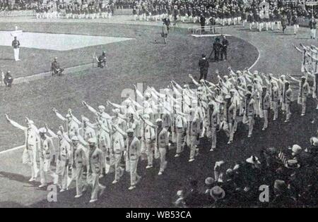 Défilé de la Délégation française au Stade Olympique d'Anvers en 1920. Stockfoto