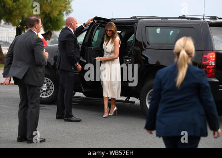 First Lady der USA Melania Trump kommt vor ein Arbeitsessen im Biarritz Leuchtturm, in Biarritz, Frankreich, 24. August 2019. Die G7-Gipfel läuft vom 24. bis 26. August in Biarritz. Stockfoto