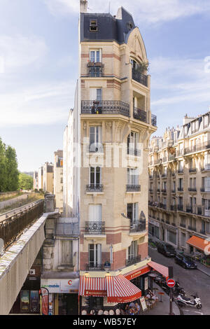 Paris Le Petit Ceinture - ein Park auf einem verlassenen Eisenbahn im 15. arrondissement von Paris, Frankreich, Europa. Stockfoto