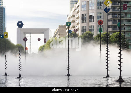 Paris La Defense artwork-Fog-Skulptur von fujiko Nakaya in der Takis Brunnen in der La Défense Viertel von Paris, Frankreich, Europa installiert. Stockfoto