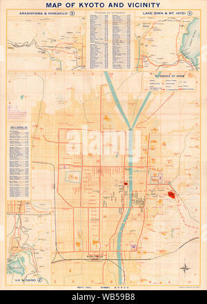 [1920s Japan - Karte von Kyoto, 1928] - 'Map von Kyoto und Umgebung mit Shopping Verzeichnis." englischsprachige Karte, durch das Miyako Hotel veröffentlicht. Features Referenzen für Geschäfte, Fabriken und touristischen Sehenswürdigkeiten. Kartenausschnitte für Arashiyama, Biwa See, Mt. Hiei, Uji und Daigo. Die Karte ist nicht veraltet, aber enthält Markierungen für die Große Ausstellung in Gedenken an die Kaiserkrönung, die Termine für 1928 (Showa 3) Wenn eine Ausstellung anlässlich der Krönung von Kaiser Showa (hirohito) statt. 20. Jahrhundert vintage Karte. Stockfoto