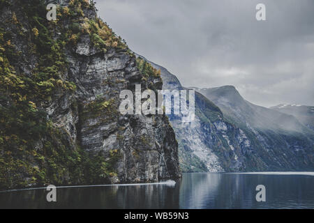 Blick auf den Geiranger Fjord von der Kreuzfahrt, in Norwegen Stockfoto
