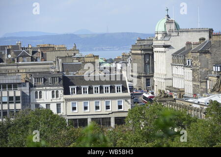 Von Edinburgh Schottland Hauptstadt eine beliebte Stadt im Sommer zu besuchen Stockfoto