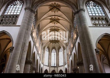 Innenraum der Kirche in Breda, Niederlande, gotische Kathedrale Stockfoto