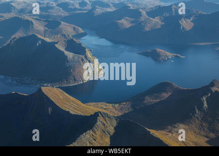 Blick auf den Lofoten aus der Ebene, in Norwegen Stockfoto