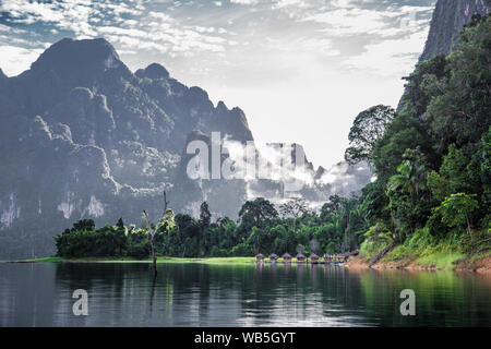 Khao Sok Seeblick in Nationalpark in Thailand Stockfoto