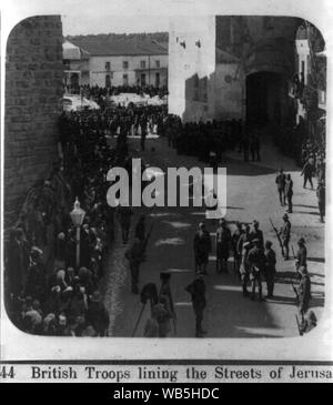 Eintrag von Feldmarschall Allenby, Jerusalem, 11. Dez., 1917. Britische Truppen entlang der Straßen von Jerusalem Abstract / Medium: 1 Fotoabzug. Stockfoto