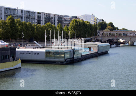 Piscine Josephine Baker, am Ufer der Seine, Quai François Mauriac Paris, Frankreich Stockfoto