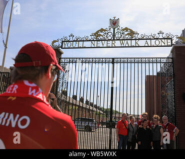 23. August 2019, Liverpool, Liverpool, England; Premier League Fußball, Liverpool gegen Arsenal, Liverpool Fans bei der shankly Tore Credit: Conor Molloy/News Bilder Premier League/EFL Fußball Bilder unterliegen DataCo Lizenz Stockfoto