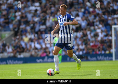 24. August 2019, American Express Gemeinschaft Stadion, Brighton, England; Premier League Football, Brighton vs Southampton; Dan Brennen (33) von Brighton Credit: Phil Westlake/News Bilder Premier League/EFL Bilder unterliegen DataCo Lizenz Stockfoto