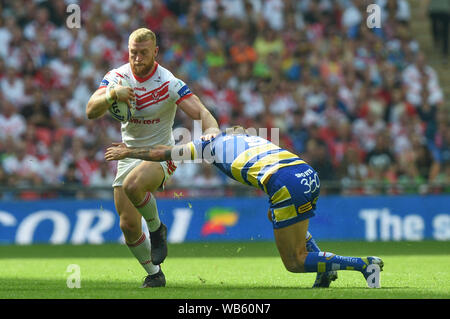 24. August 2019, Wembley Stadion, London, England; 2019 Coral das Endspiel um den Challenge Cup; St Helens vs Warrington Wölfe; Lukas Thompson von St Helens ist durch Daryl Clark von Warrington Wolves Kredit angegangen: Richard Long/News Bilder Stockfoto