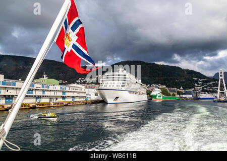 Kreuzfahrtschiff Viking Meer neben dem Terminal am Skolten, der Hafen von Bergen, Norwegen Stockfoto