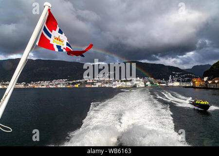 Kreuzfahrtschiff Viking Meer neben dem Terminal am Skolten, der Hafen von Bergen, Norwegen Stockfoto