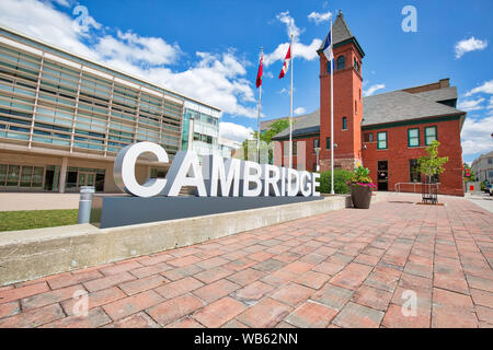 Cambridge, Ontario, Kanada - 19 August 2019: Gemeinde Plaza und Rathaus in Cambridge, Waterloo, Kanada Stockfoto