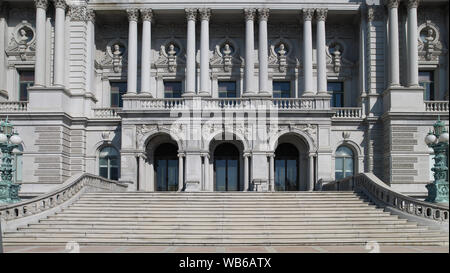 Außenansicht. Blick auf Ansätze aus der Westfassade des Jefferson Gebäude. Bibliothek des Kongresses Thomas Jefferson, Washington, D.C. Stockfoto