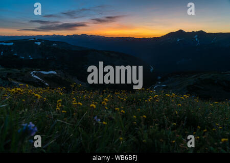 Sonnenaufgang über Berthoud Pass, in der Nähe von Winter Park, Colorado. Stockfoto