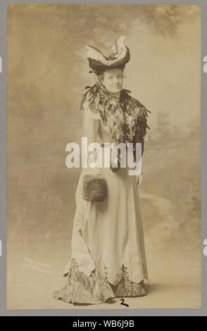 Edith Kermit Carow Roosevelt, full-length Portrait, stehend, nach vorne Stockfoto