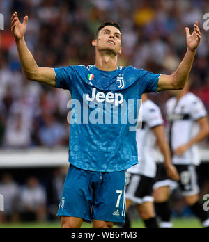 Parma, Italien. 24 Aug, 2019. Juventus' Cristiano Ronaldo reagiert während der Serie ein Fußballspiel zwischen Parma und FC Juventus in Parma, Italien, 24.August 2019. Credit: Alberto Lingria/Xinhua Quelle: Xinhua/Alamy leben Nachrichten Stockfoto