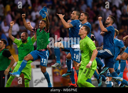 Parma, Italien. 24 Aug, 2019. Juventus' Spieler feiern, nachdem die Serie ein Fußballspiel zwischen Parma und FC Juventus in Parma, Italien, 24.August 2019. Credit: Alberto Lingria/Xinhua Quelle: Xinhua/Alamy leben Nachrichten Stockfoto