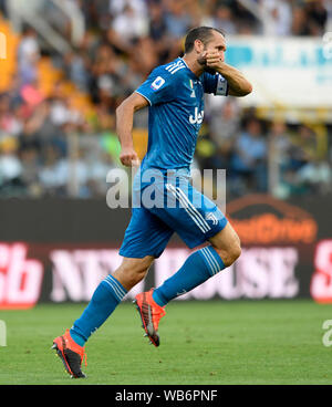 Parma, Italien. 24 Aug, 2019. Juventus' Giorgio Chiellini feiert sein Ziel während der Serie ein Fußballspiel zwischen Parma und FC Juventus in Parma, Italien, 24.August 2019. Credit: Alberto Lingria/Xinhua Quelle: Xinhua/Alamy leben Nachrichten Stockfoto