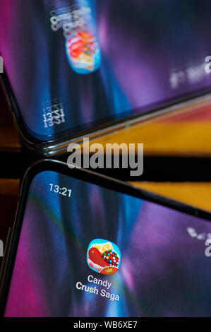 New York, USA - 24. August 2019: Installierte Candy Crush Spiel auf modernen Bildschirm des Smartphones Nähe zu sehen. Stockfoto