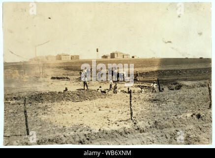 Landwirtschaftliche Arbeiten. Pauls Valley Training Schule. Lewis W. Hine. Siehe 4833-4842. Abstract: Fotografien aus den Aufzeichnungen des Nationalen Kinderarbeit Committee (USA) Stockfoto