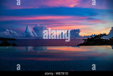 Phuket Sonnenuntergang Blick von der Villa in Thailand Stockfoto