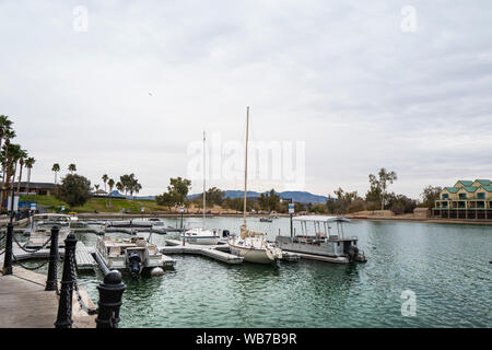 Arizona, Amerika, 8. März, 2018. Blick auf die London Bridge in Lake Havasu City. Es wurde im Jahre 1830 erbaut und war früher überspannt den Fluss Themse in Lond Stockfoto