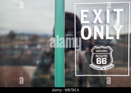 Arizona, Amerika, 8. März, 2018. Beenden von Arizona Route 66 Museum in Kingman. Im Powerhouse Visitor Center gelegen, stellt die historische evolu Stockfoto