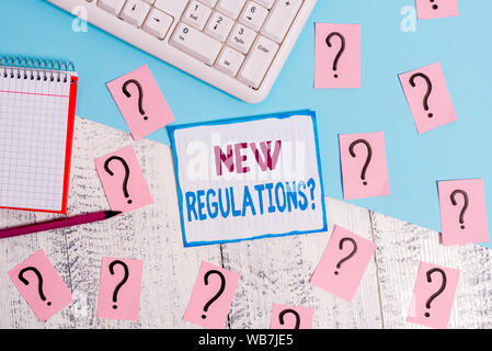 Schreiben Hinweis zeigt neue Verordnungen Frage. Business Konzept für Regeln, Regierung um die Kontrolle, wie etwas gemacht wird, Schreibwerkzeuge und scribb Stockfoto