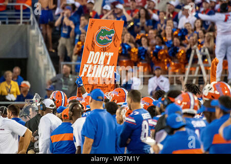 Orlando, Florida, USA. 24 August, 2019. Florida Gators Nebenerwerb während der ersten Hälfte der Camping Welt Kickoff zwischen Miami und Florida Gators im Camping Welt Stadion in Orlando, Fl. Romeo T Guzman/CSM Credit: Cal Sport Media/Alamy leben Nachrichten Stockfoto