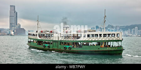 Star Fähre in Victoria Harbour nach Kowloon. Hongkong, China. Stockfoto