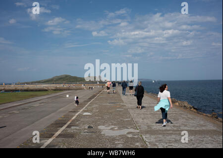 Am Pier in Howth, Dublin, Irland. Stockfoto