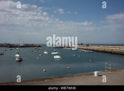 Am Pier in Howth, Dublin, Irland. Stockfoto