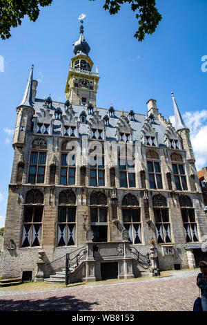 Das Dorf Veere, Provinz Zeeland, Niederlande, das Alte Rathaus, heute Museum, Stockfoto