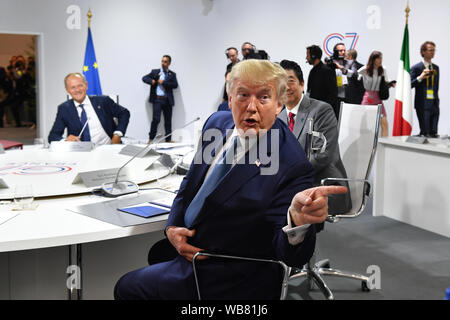 US-Präsident Donald Trump nimmt an der ersten Arbeitssitzung der G7-Gipfel in Biarritz, Frankreich. Stockfoto