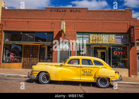 Vintage Chrysler Auto am Erie Street in Lowell, jetzt Teil von Bisbee, Arizona Stockfoto