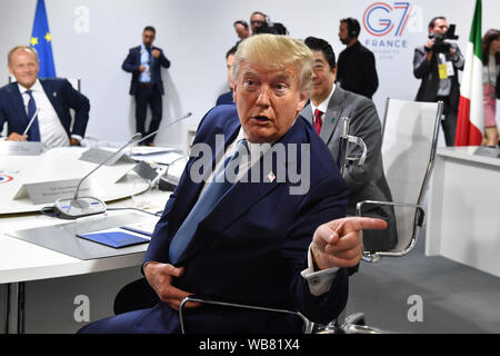 US-Präsident Donald Trump nimmt an der ersten Arbeitssitzung der G7-Gipfel in Biarritz, Frankreich. Stockfoto