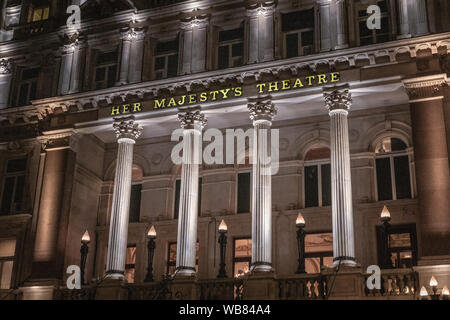 Her Majesty's Theatre in der Nacht in London. Stockfoto