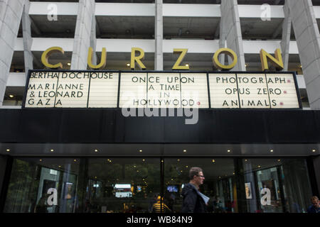 Das Curzon Bloomsbury, früher das Renoir, in der Brunswick Center, Bloomsbury, London, UK Stockfoto