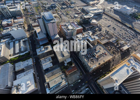 Luftaufnahme von Clark County Regierungsgebäude und South Casino Center Blvd in Downtown Las Vegas, Nevada, USA. Stockfoto