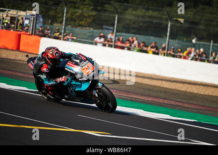 Towcester, Northamptonshire, Großbritannien. 25 Aug, 2019. Fabio Crashdown (FRA) und Petronas Yamaha SRT während der 2019 GoPro Britischen Grand Prix Moto GP in Silverstone Circuit. Credit: Gergo Toth/Alamy leben Nachrichten Stockfoto