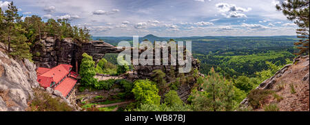 Panoramablick auf Prebischtor Tor (Prebischtor - brana), der größten natürlichen Sandstein arch in Europa. Das Prebischtor, Böhmische Schweiz (Böhmische Sw Stockfoto