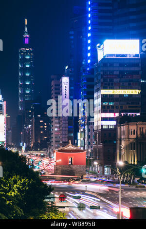 Taipei, Taiwan - 11.August 2019: Luftbild Panorama über Downtown Taipei mit Taipei 101 Wolkenkratzer, der Hauptstadt von Taiwan Stockfoto