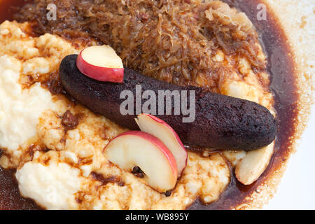 Blutwurst mit Sauerkraut und Kartoffelpüree Stockfoto