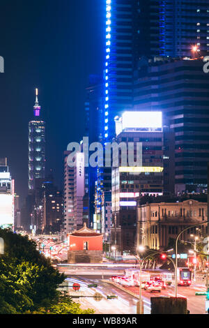 Taipei, Taiwan - 11.August 2019: Luftbild Panorama über Downtown Taipei mit Taipei 101 Wolkenkratzer, der Hauptstadt von Taiwan Stockfoto