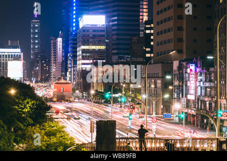 Taipei, Taiwan - 11.August 2019: Luftbild Panorama über Downtown Taipei mit Taipei 101 Wolkenkratzer, der Hauptstadt von Taiwan Stockfoto